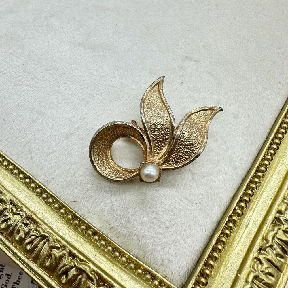 Vintage Jewelry Lidz Brothers Gold Tone Pearl Brooch Pin